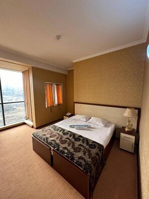 Chambre quadruple familiale | Bureau, accès au Wi-Fi (inclus)