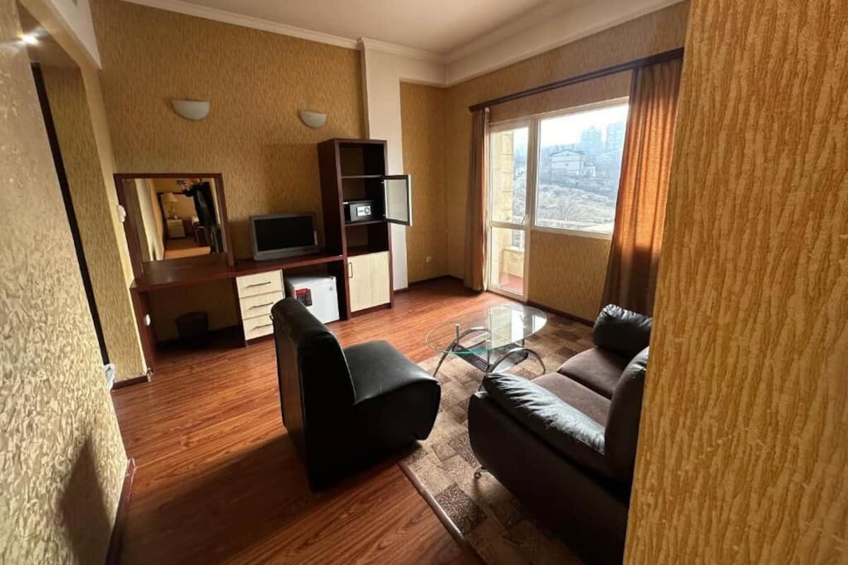 Family Quadruple Room | Living area