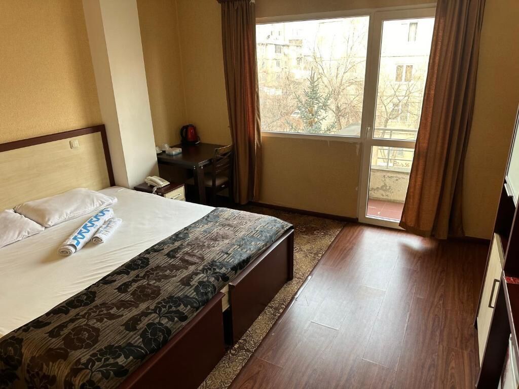 Skrivebord og wi-fi (inkludert)