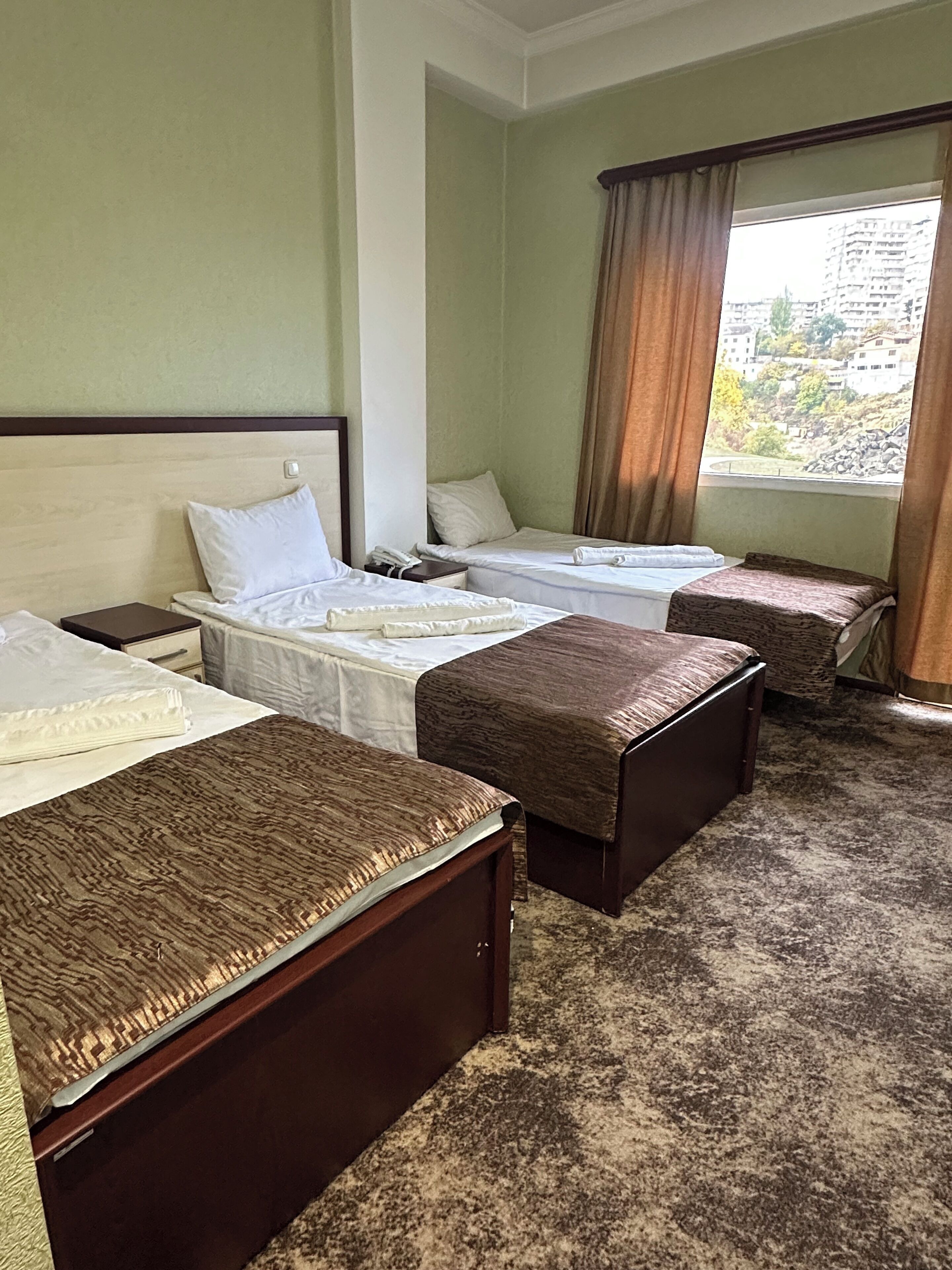 Tremannsrom – standard, balkong, parkutsikt | Skrivebord og wi-fi (inkludert)