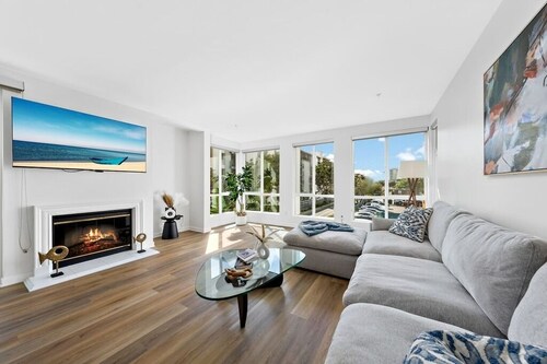 The Turquoise Lounge - Chic 2BR Beach view Pool, Sauna