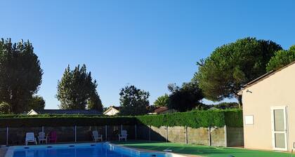 Mobil home 4 places terrasse couverte à 2 pas de la plage. Animaux non acceptés