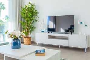 Villa | Living area - Villa in Albufeira Near sea Beach (Albufeira)