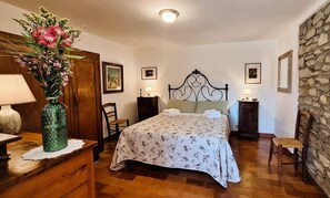 5 bedrooms, iron/ironing board, travel crib, free WiFi