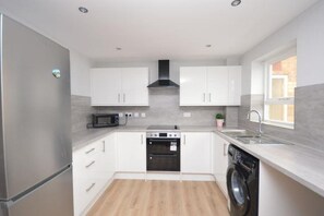 Hus | Eget kök | Kylskåp, mikrovågsugn, ugn och spishäll