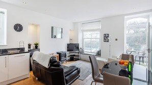 Interior - 2 bedroom accommodation in Looe (Looe)