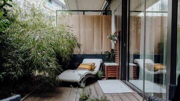 Căn hộ tiện nghi đơn giản, 1 giường cỡ queen và sofa giường, không hút thuốc | Hiên