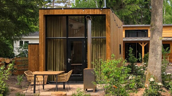 Outdoor dining - Chalet with sleeping loft and terrace (Nunspeet)