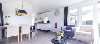 Freestanding 6-person holiday home near the beach.