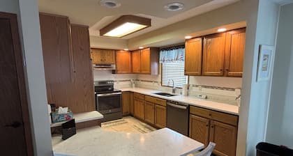 Charming Lakefront 3-bedroom house, located minutes from Hillsdale College