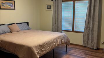 3 bedrooms, iron/ironing board, travel crib, free WiFi