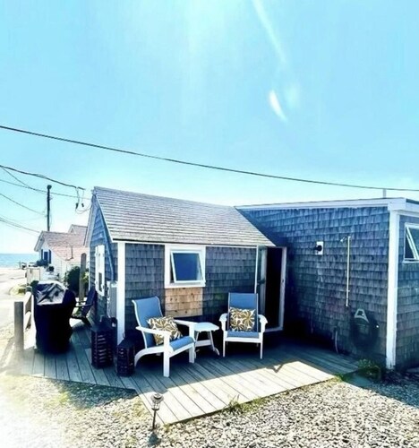 Lovely studio steps to the beach in Dennis port