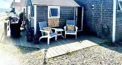 Lovely studio steps to the beach in Dennis port