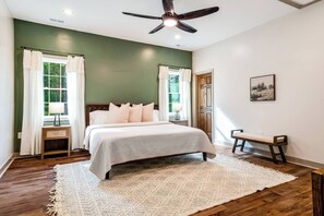 6 bedrooms, WiFi, bed sheets, wheelchair access