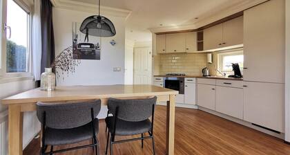 Comfortable 4-person holiday home near the beach