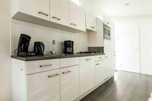 Fridge, microwave, dishwasher, coffee/tea maker