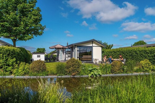 Detached and comfortable 5-person holiday home by the sea