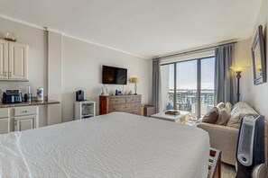 Iron/ironing board, internet, bed sheets