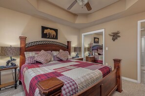 1 chambre, fer et planche à repasser, lit de bébé portatif