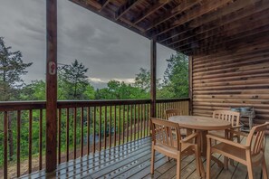 Outdoor dining - 1BR Village At Indian Point 901 near SDC-Free Tickets Daily ($500 Value) (Branson)