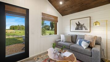 40-inch Smart TV with digital channels, Netflix, streaming services