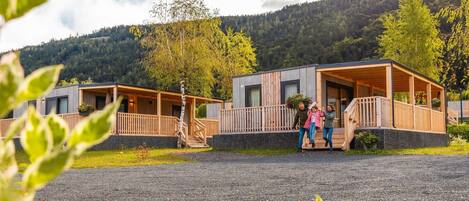 المنشأة من الخارج