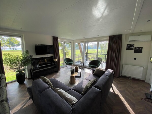 Smart TV - Dijkvilla Wellness 8 (Biddinghuizen)