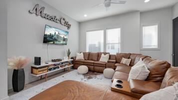 Smart TV, table tennis, stereo