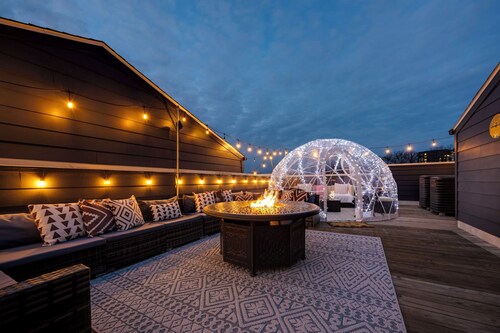 Dolly's Rooftop Igloo