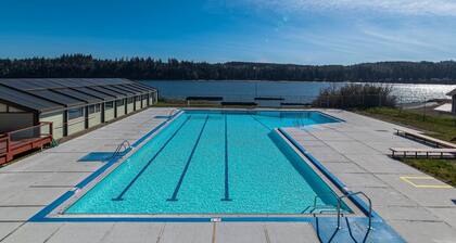 Beautiful Port Ludlow condo with views of the waterfront