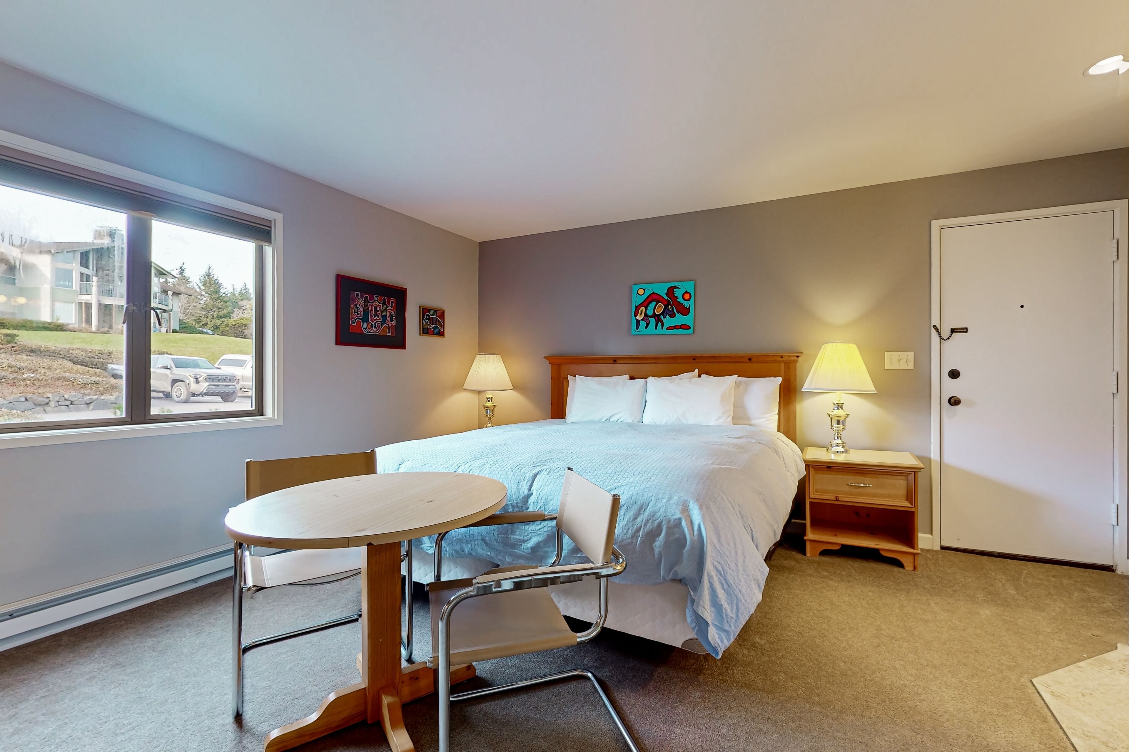 4 bedrooms, internet, bed sheets