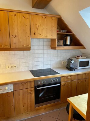 Frigorífic, placa de cuina i rentaplats