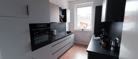 KĂŒhlschrank, Ofen, Herdplatte, GeschirrspĂŒler