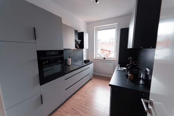 Fridge, oven, stovetop, dishwasher