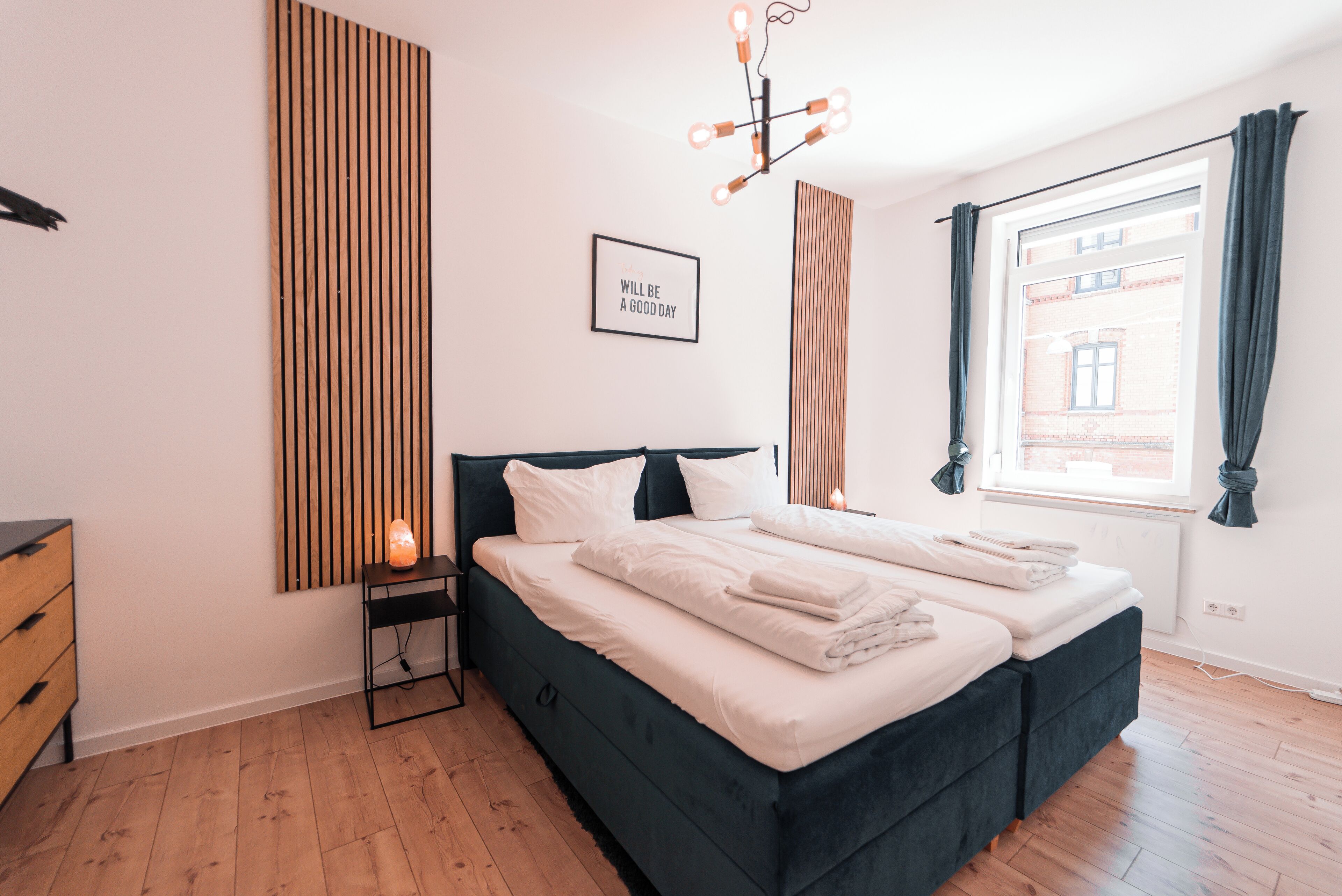 3 Schlafzimmer, Schreibtisch, Bügeleisen/Bügelbrett, Reisekinderbett