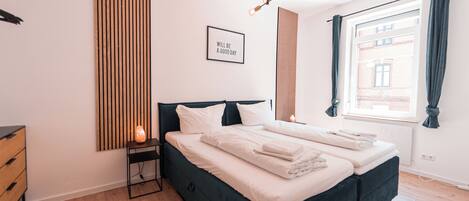 3 Schlafzimmer, Schreibtisch, Bügeleisen/Bügelbrett, Reisekinderbett