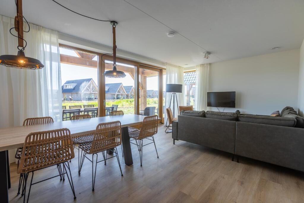 Villa With 5 Bedrooms, Each With Ensuite Bathroom - Cadzand