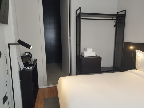 Andes room for 2 people