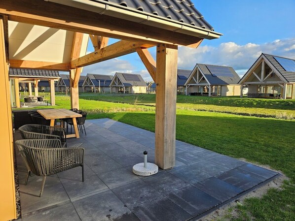 تناول الطعام بالخارج