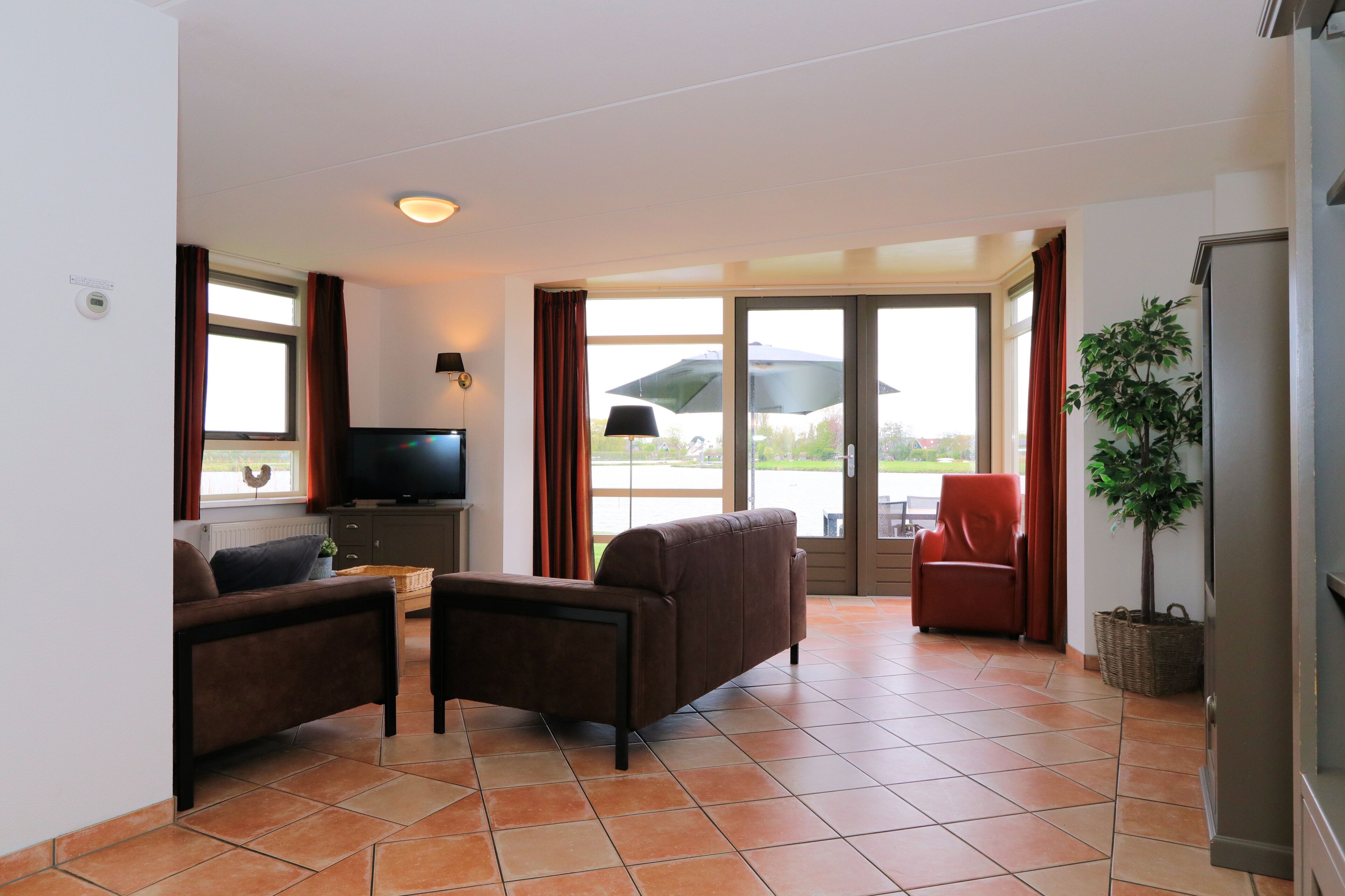 Comfortable 6-person Bungalow With 3 Bedrooms - Medemblik