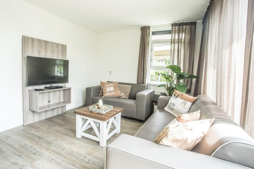 Comfortabele 4-persoons Bungalow Met Eigen Aanlegsteiger - Medemblik
