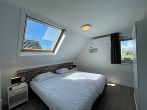 3 bedrooms, WiFi - Bungalow with infrared sauna and jacuzzi in the garden (Medemblik)