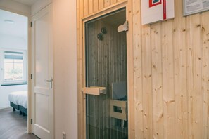 3 bedrooms, WiFi - Water villa MIVA 6 people equipped with sauna and Sunshower (inside) and jacuzzi and Kamado BBQ (garden) (Medemblik)