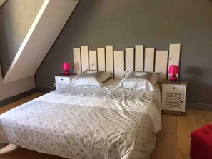 3 slaapkamers, een strijkplank/strijkijzer, wifi, beddengoed
