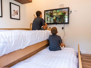 3 bedrooms, travel crib, WiFi