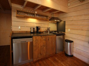 Kühlschrank, Mikrowelle, Herdplatte