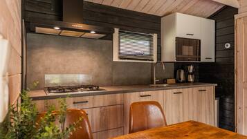 Refrigerador, placa de cocina, cafetera/tetera