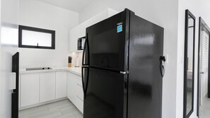 Studio Suite, Patio, Partial Sea View | Private kitchen