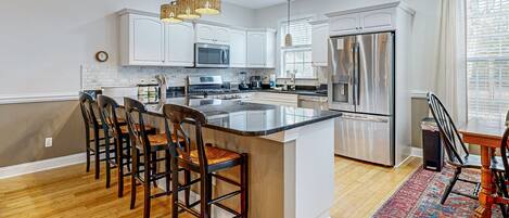 Refrigerador, microondas, horno, placa de cocina