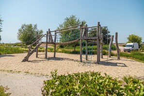 Children’s area - Flat with 4 bedrooms, 2 bathrooms and a balcony (Uitdam)